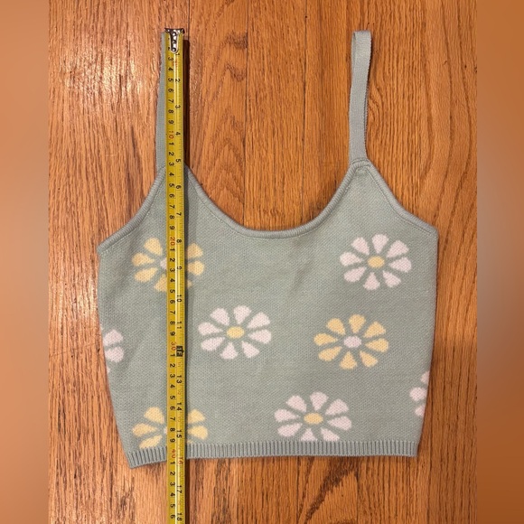 Altar'd State with white and yellow daisy patterns Green Floral Knit Crop Top XS - Picture 4 of 7
